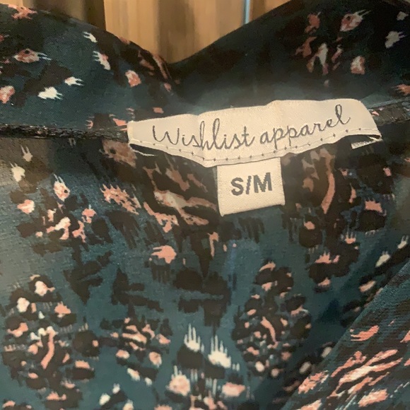 Women’s tie front blouse. Animal print. - Picture 2 of 5